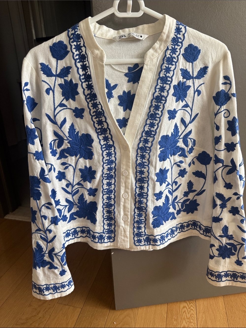 Zara Women’s Embroidered Top